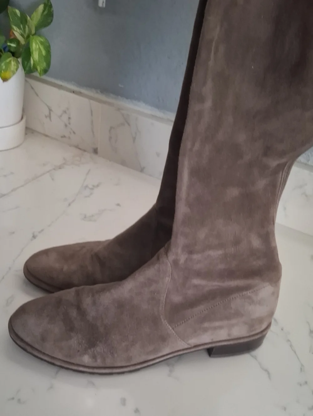 STUART WEITZMAN Brown Over-the-Knee Women's Boots - Classic Suede